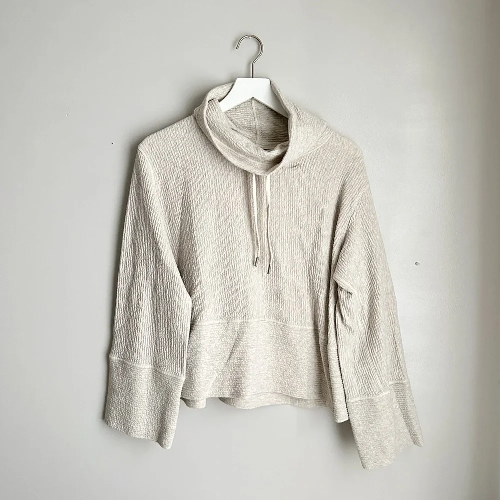 Lululemon Retreat Yourself Pullover
Heathered Light Ivory - Picture 2 of 8